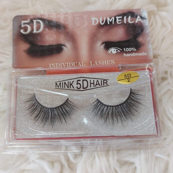 Dumeilia 5D Lashes Pack of 2. - Picture 4 of 5